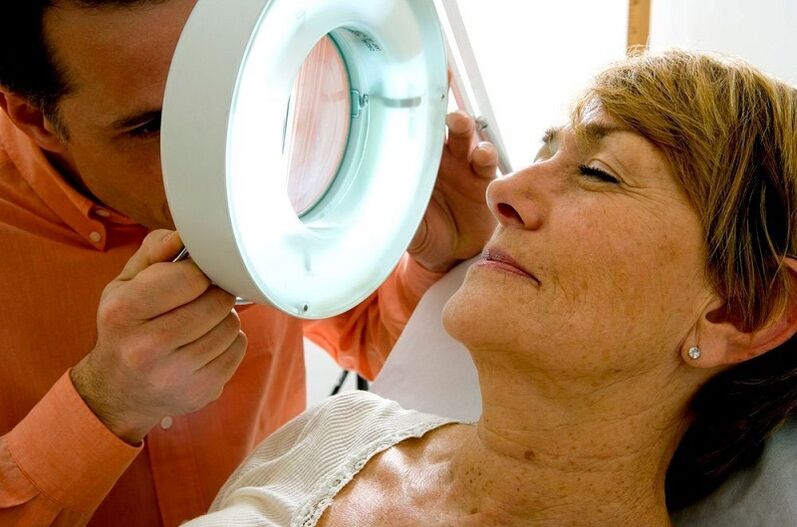 procedimiento de examen de papiloma facial