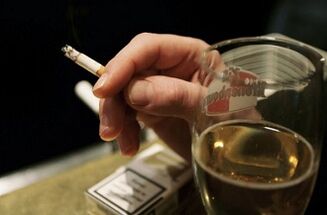 El alcohol y el tabaquismo son las causas de la activación del virus del papiloma humano